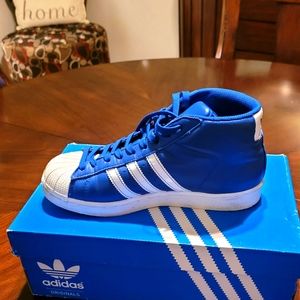 BOYS SZ 6 WOMEN SZ 8 Blue 3 stripe Asidas Sneakers